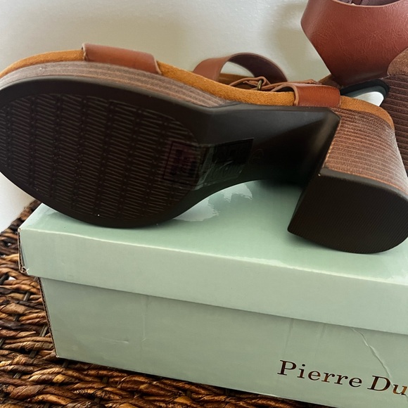 Pierre Dumas size 7 M heels - Picture 3 of 10